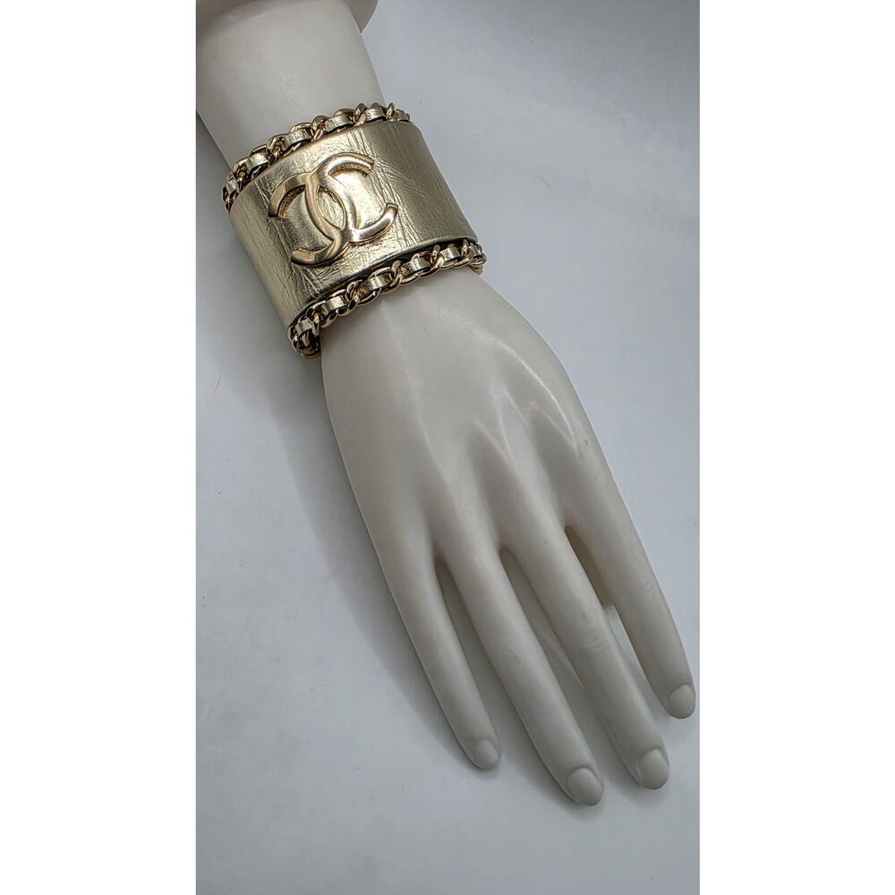 Chanel Gold-tone Leather Interlocking CC Wide Bracelet - Picture 15 of 16